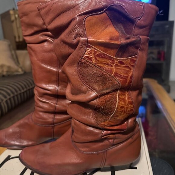 boots - Picture 2 of 7